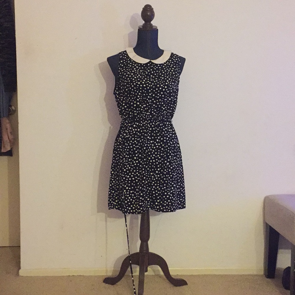 Polka dot dress, white collar